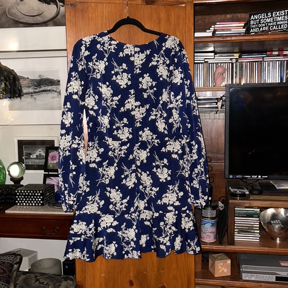 Never worn dress maker unknown, We ordered it on line - Picture 6 of 8